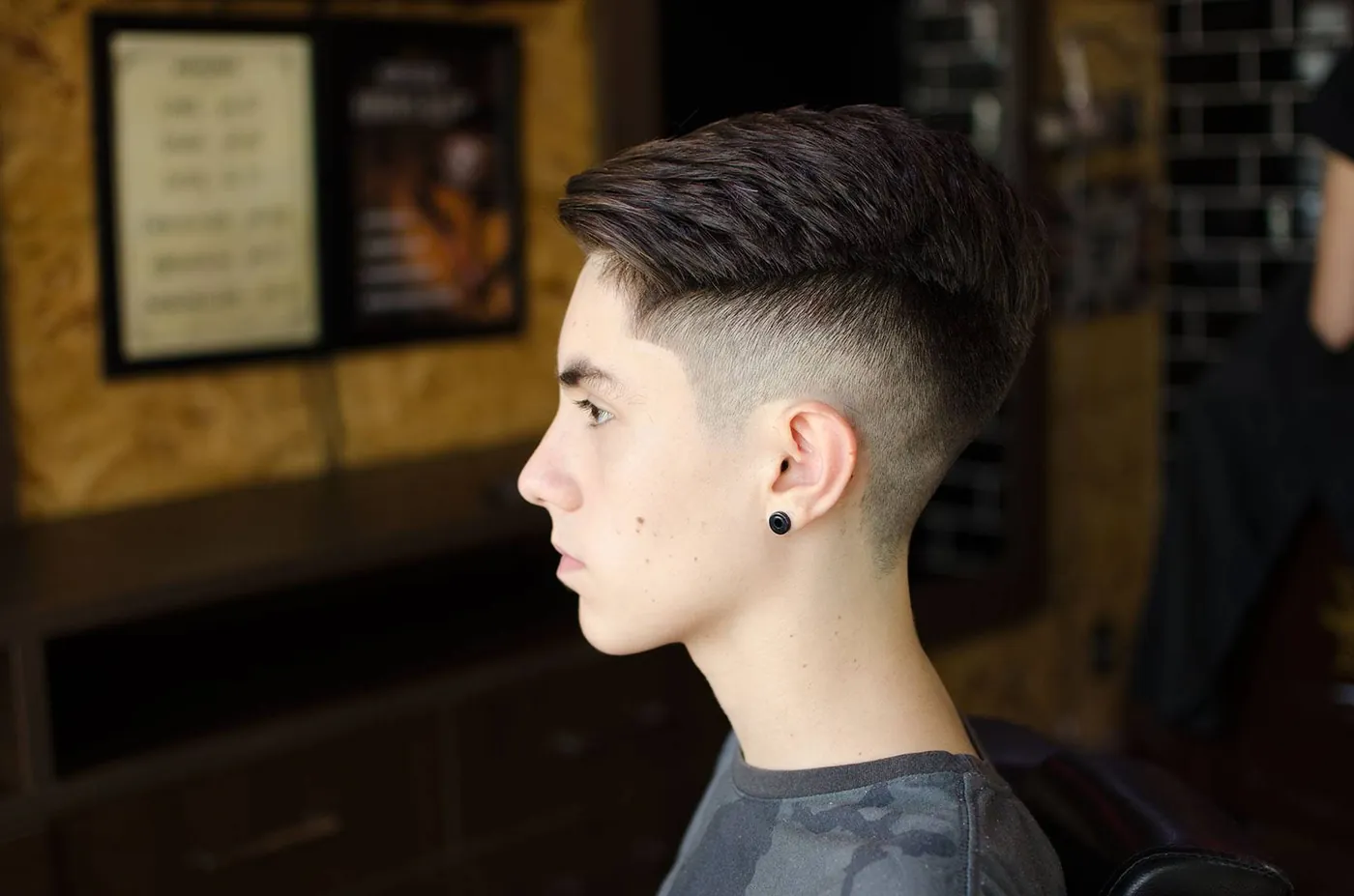 Corte masculino com acabamento degradê feito na Hominis
